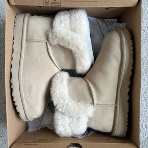 UGG Women’s Saniya Shearling Mini Beige Suede Boots Sz 7/38